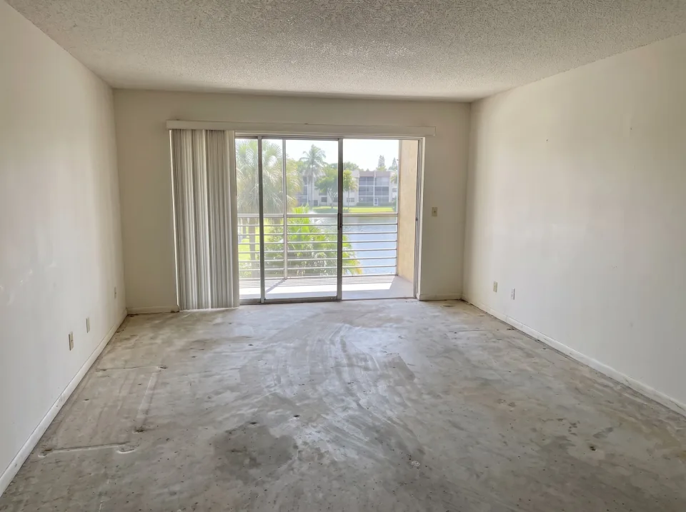 Illustration, after: the furniture and the carpet removed